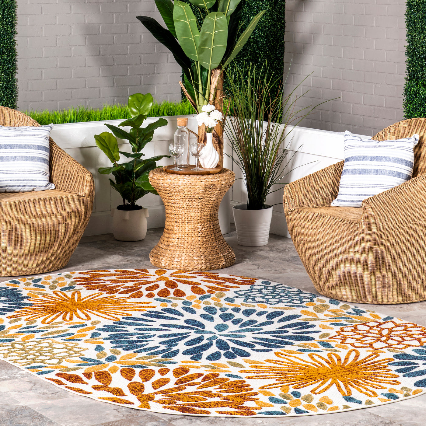Monique Floral Indoor/Outdoor Area Rug — nuLOOM