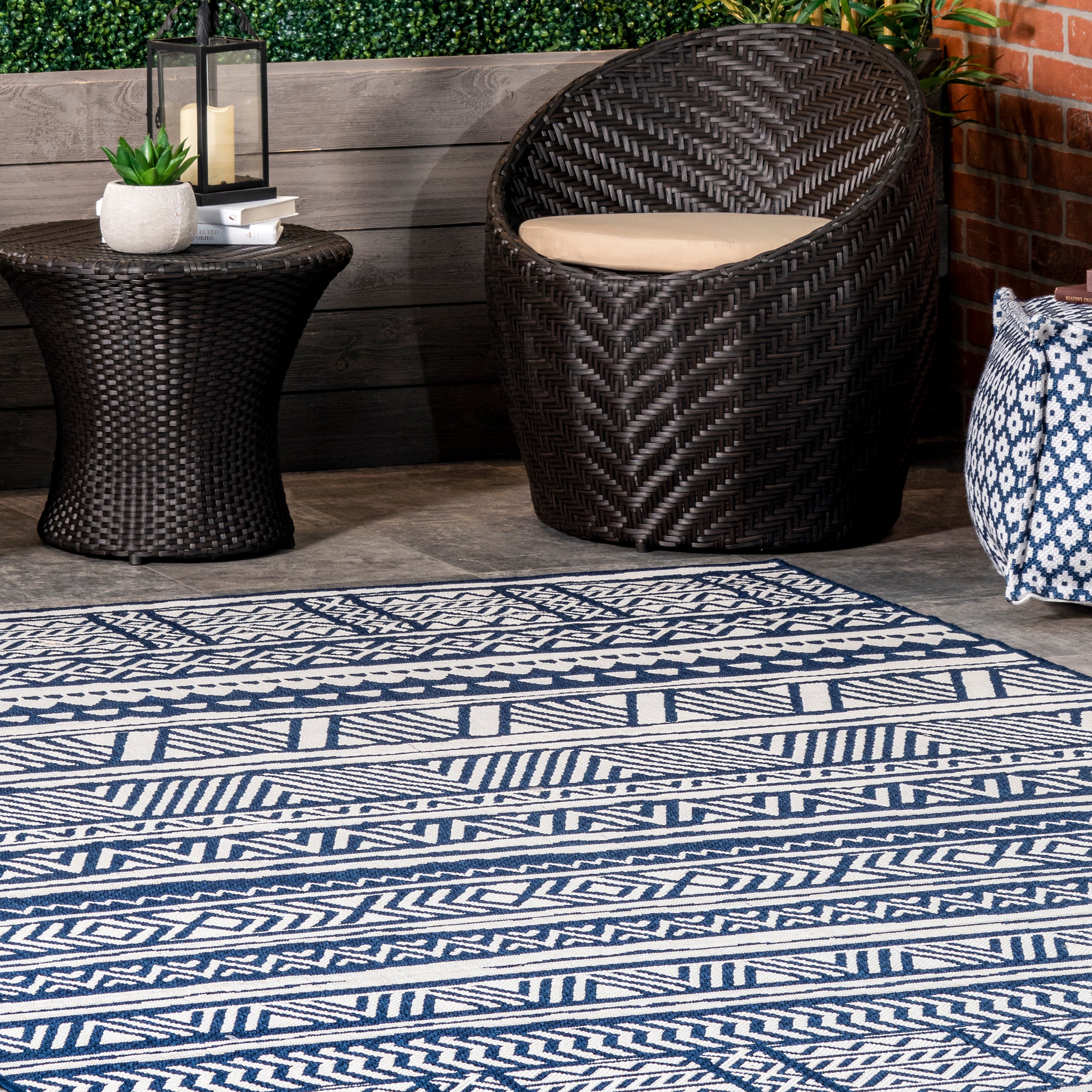 Abbey Tribal Striped Indoor/Outdoor Area Rug — nuLOOM