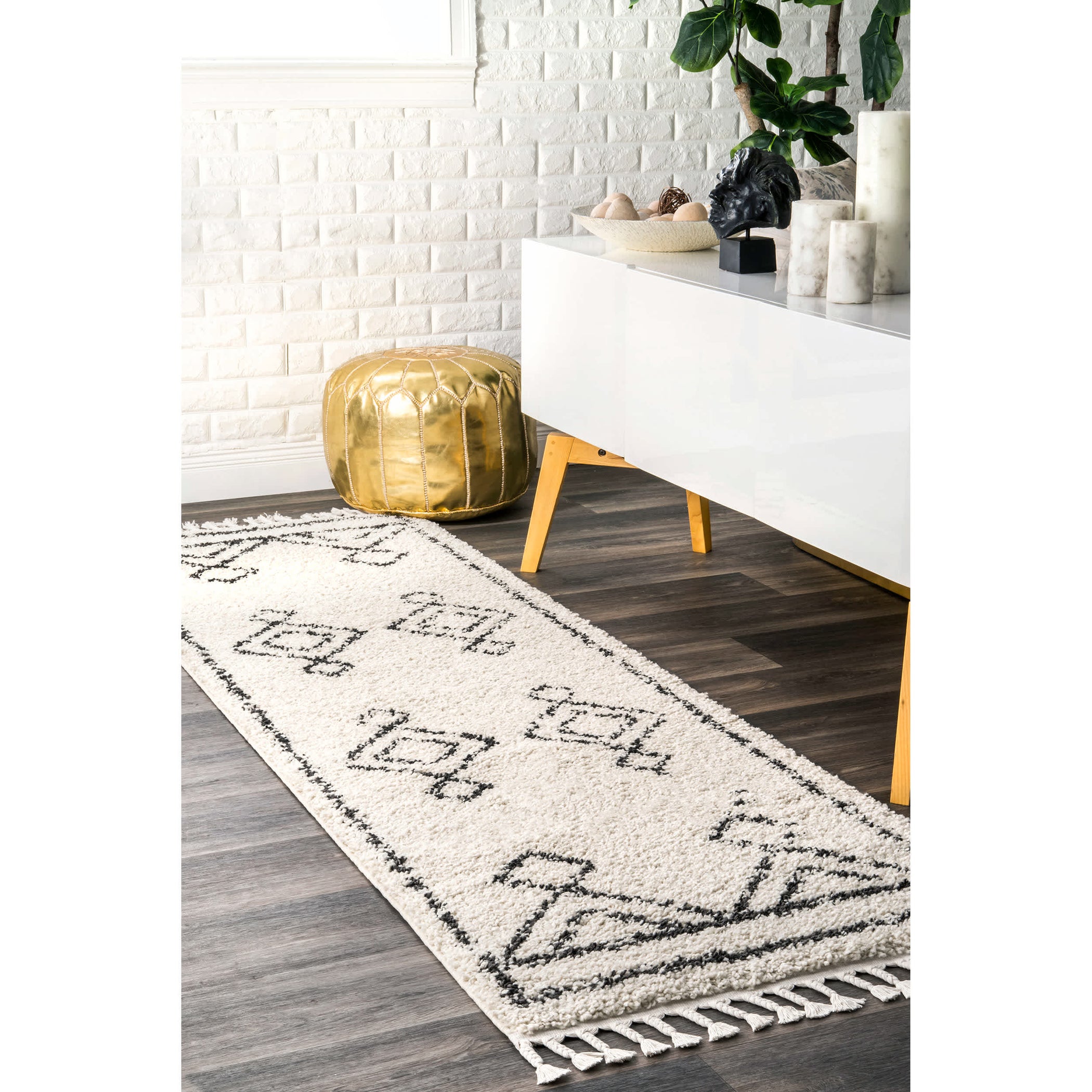 Mackie Moroccan Diamond Tassel Area Rug — nuLOOM