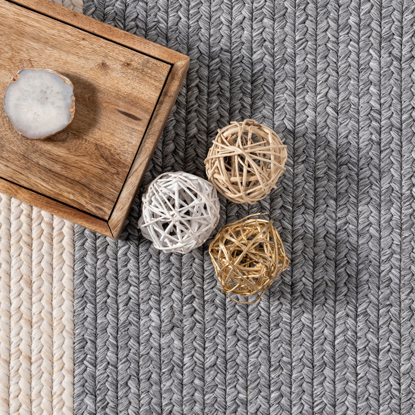 Indoor/Outdoor Braided Solid Border Delaine Area Rug — nuLOOM