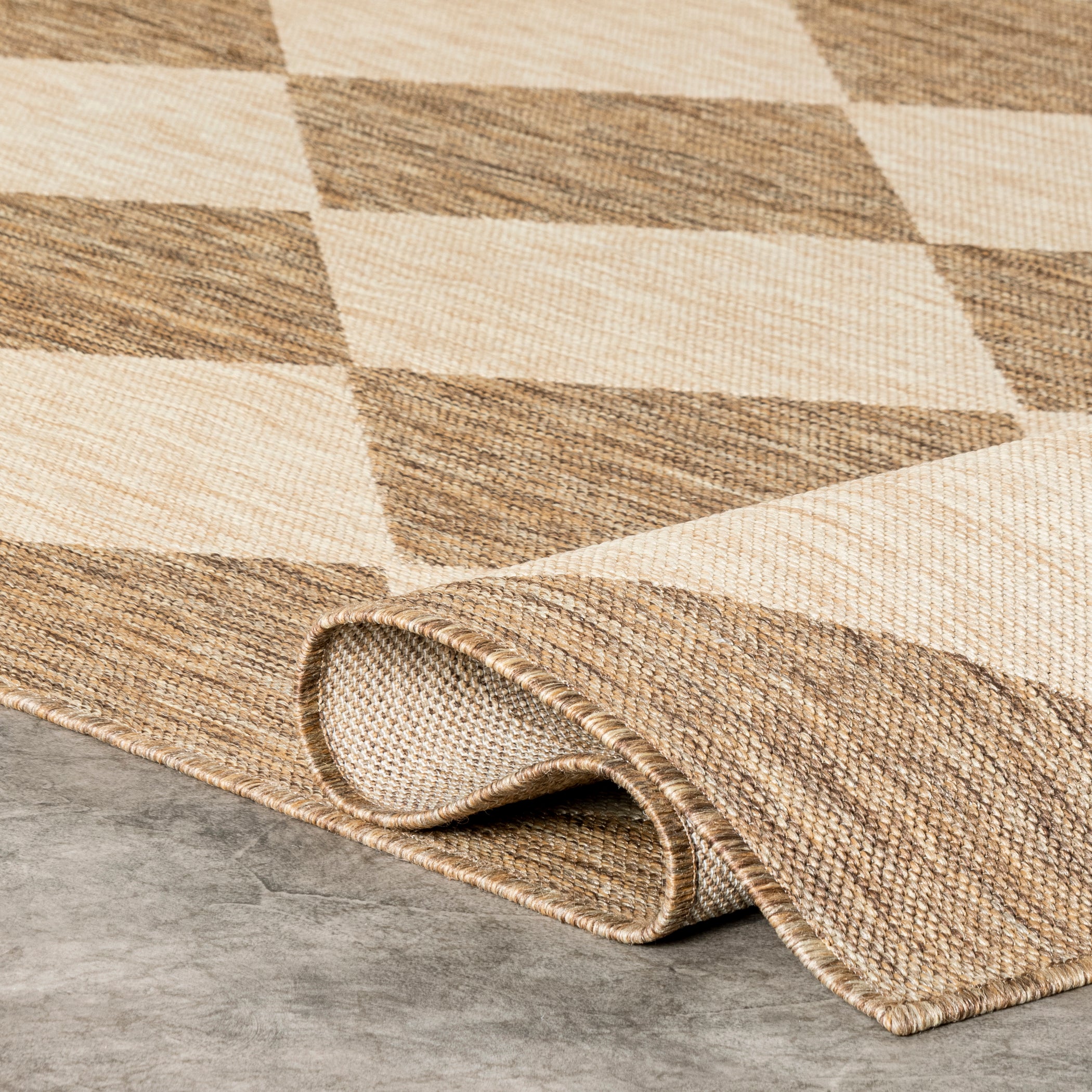 Sabina Diamond Trellis Indoor/Outdoor Area Rug — nuLOOM