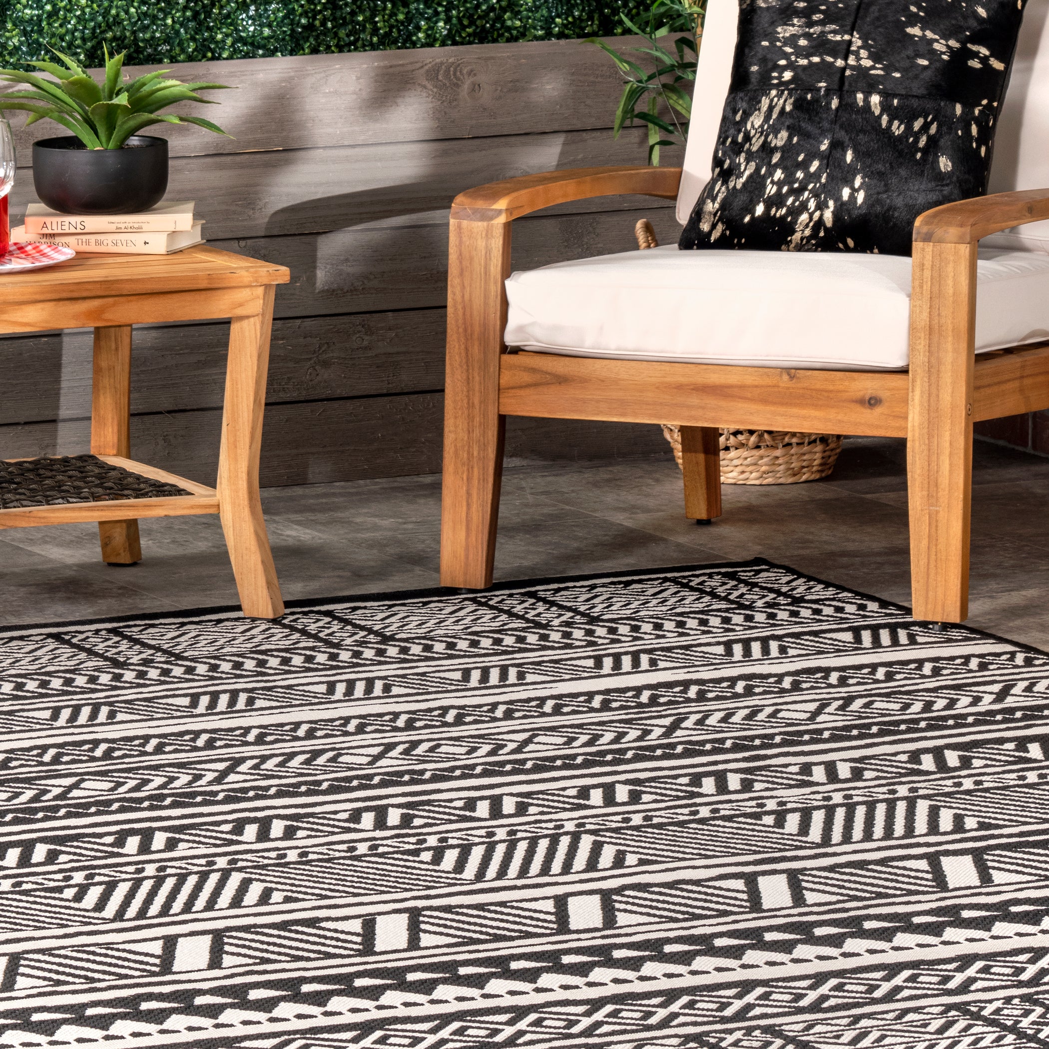 Abbey Tribal Striped Indoor/Outdoor Area Rug — nuLOOM